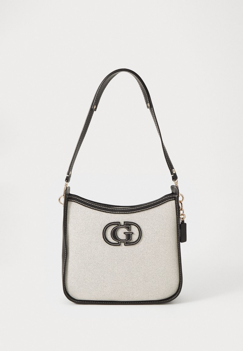 Torba na ramię z płótna w jasnoszarym kolorze z czarnymi wykończeniami. Charakteryzuje się eleganckim designem, regulowanym paskiem oraz wyraźnym czarnym logo na przedniej stronie.