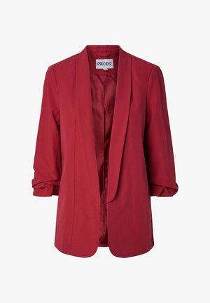 Blazer da donna rosso con collo sciallato e maniche arricciate, etichettato "PIECES", esposto su sfondo bianco.
