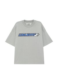 Szara, oversize koszulka z luźnym fasonem, z niebiesko-czarnym wzorem graficznym "LOWLIGHTS" na przodzie. Materiał mieszanka bawełny.