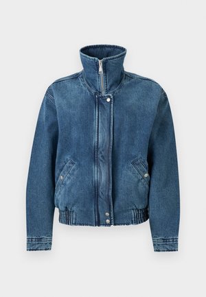 Veste en denim de couleur bleu foncé, avec un col haut, fermeture éclair à l'avant, deux poches latérales et une taille élastique pour un look ajusté.