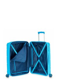 Maleta azul de carcasa dura con un asa retráctil plateada, que presenta un interior espacioso con compartimentos de tela color marino y correas cruzadas.