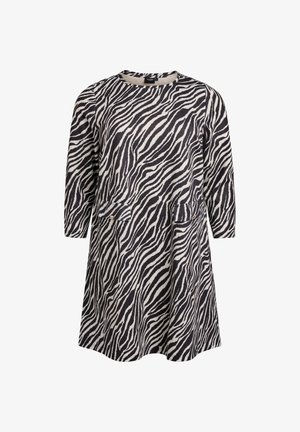 Šaty so zebrovým vzorom v čiernej a smotanovej farbe, s rukávmi po tri štvrtiny a dvoma prednými vreckami s jemnými kovovými akcentmi. Hladká textúra látky.