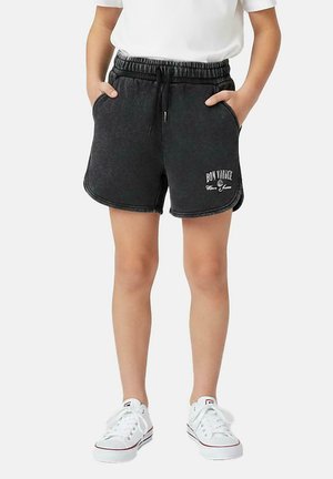 Grijze katoenen shorts met een elastische tailleband, zijzakken en witte tekst "BON VOYAGE" gedrukt op het linkerbeen.