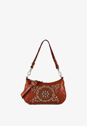 Borsa a tracolla in pelle marrone con borchie circolari in argento e decorazioni in gemme, tracolla regolabile e chiusure in metallo.