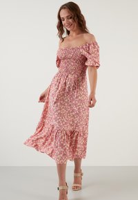 LELA REGULAR FIT - Vestido informal - rose