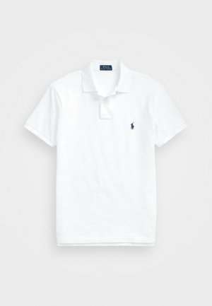 Polo bianca a maniche corte con collo e patta con due bottoni, con piccolo logo ricamato blu scuro sul petto sinistro.