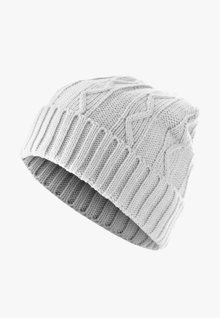 Knitana kapa v bež barvi, ki združuje rebraste in kabelske vzorce, s prijetno teksturo in zavihanim robom za dodatno toplino.