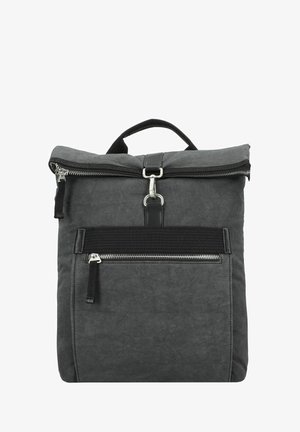 Mørkegrå rygsæk i stof med lynlåslukning øverst, forreste lynlåslomme, sort håndtag og metalspænde på frontrem.