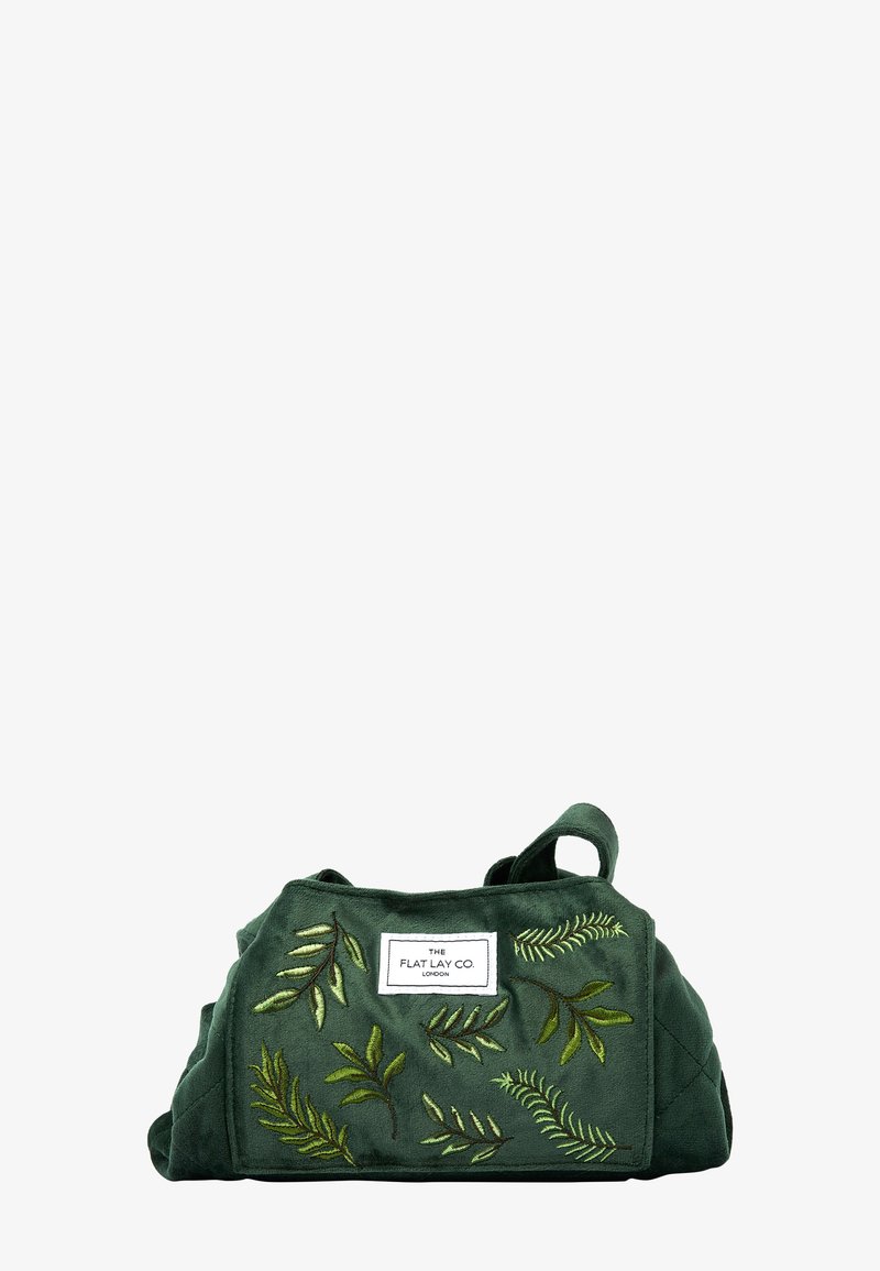 The Flat Lay Co. - DRAWSTRING FLAT LAY MAKEUP BAG - Neceser - green leaves embroidered velvet, Ampliar
