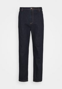 Pantalones de mezclilla azul oscuro con un diseño de pierna recta, que cuentan con un cierre de botón, costuras en contraste y sin patrones o gráficos visibles.