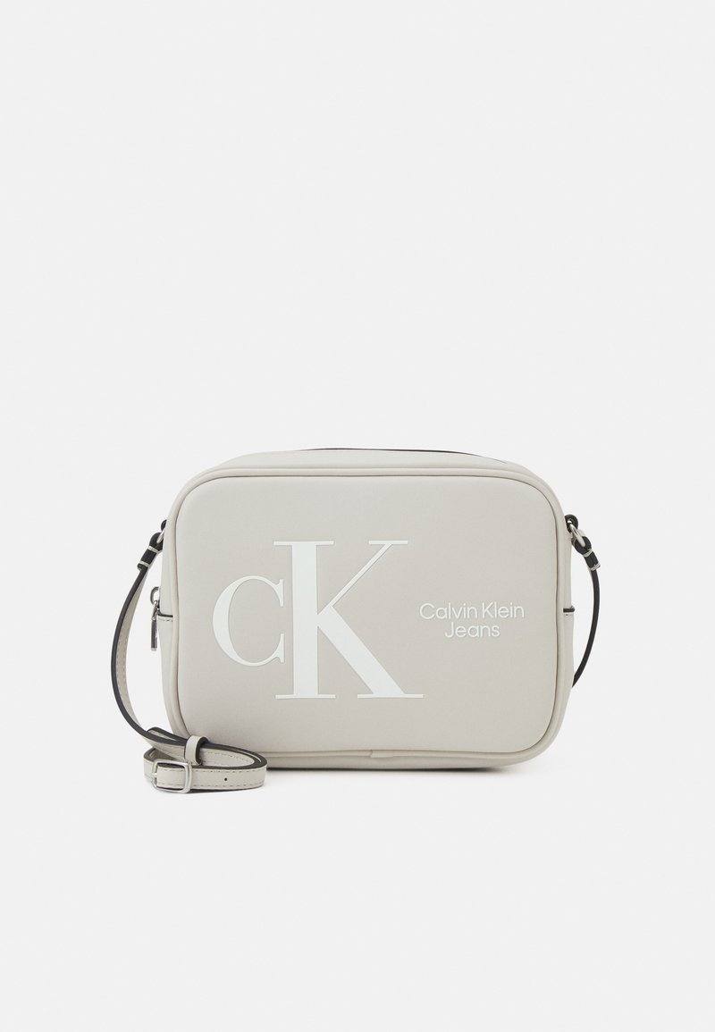 Calvin Klein Jeans SCULPTED LARGE CAMERA Across body bag eggshell