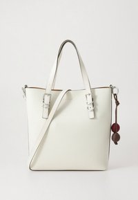 Borsa tote in pelle vegana bianca con tracolle regolabili, dettagli in argento e una nappina decorativa con due pompon colorati.