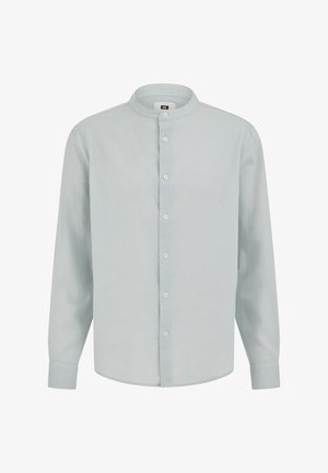 Svetlo siva majica z dolgimi rokavi, mandarinim ovratnikom, zapiranjem na gumbe spredaj in z gumbi na manšetah, prikazana na belem ozadju.