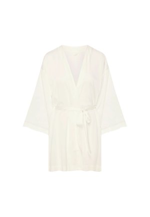 Biała szata z dekoltem w serek i szerokimi rękawami, posiada pasek do zawiązywania oraz koronkowe wykończenie krawędzi rękawów, wykonana z miękkiego materiału.