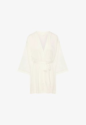 Biała szata z dekoltem w serek i szerokimi rękawami, posiada pasek do zawiązywania oraz koronkowe wykończenie krawędzi rękawów, wykonana z miękkiego materiału.