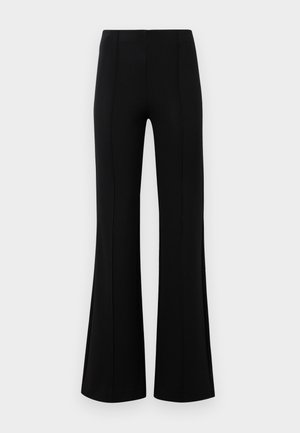 Pantalons évasés noirs avec une taille haute, fabriqués en tissu extensible. Présente des détails de couture verticaux sur le devant et une texture lisse.