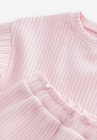 Next SHORT SLEEVE SET-REGULAR FIT - Lühikesed püksid - pink