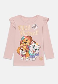 Dug nadjev long-sleeve roze košulje s tri crtana psa iz "Paw Patrol", s sjajnim natpisom i volanima na rukavima. Mekani pamučni materijal.