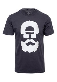 Dunkelgraues Baumwoll-T-Shirt mit einem großen weißen Grafikdruck eines Schädels, der eine Mütze trägt, und einem stilisierten Bartdesign. Klassischer Rundhalsausschnitt.