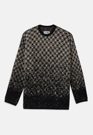 Knit sweater featuring a diamond pattern in beige and black, with a gradual color fade. Crew neckline and long sleeves. Soft texture.