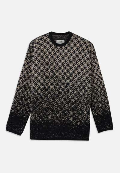 Knit sweater featuring a diamond pattern in beige and black, with a gradual color fade. Crew neckline and long sleeves. Soft texture.
