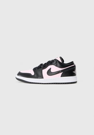 AIR JORDAN 1 LOW - Baskets basses - pink foam/black/white