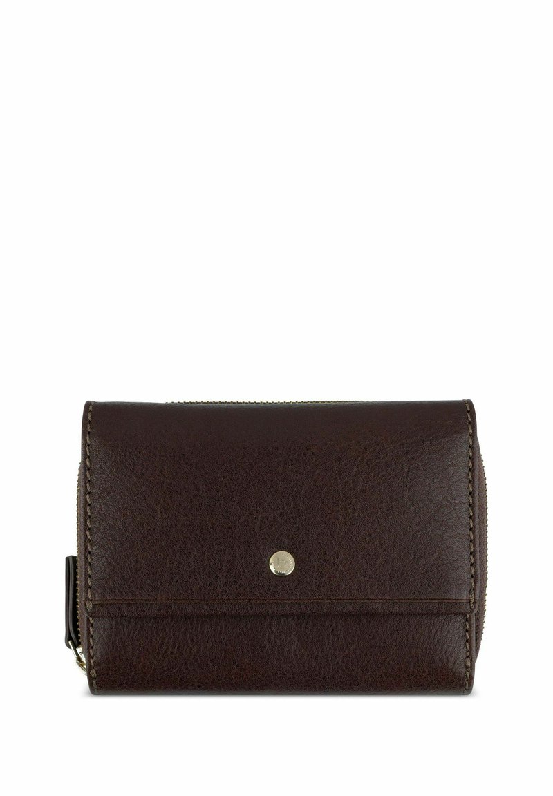 Cartera de cuero marrón con un acabado texturizado, que presenta un detalle de botón plateado y un zipper alrededor del borde para el cierre. Diseño compacto.