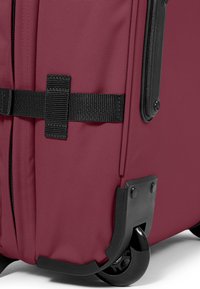 Eastpak TRANVERZ L x WHERE'S WALLY - Trolley - bushy burgundy