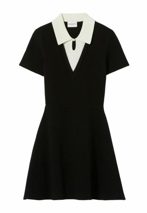 Abito nero con maniche corte, scollatura a V, colletto bianco e dettaglio a chiave sul colletto. Gonna ampia, realizzata in tessuto strutturato.