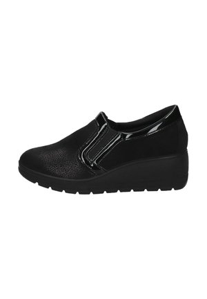 Scarpe slip-on nere con tomaia testurizzata, accenti lucidi, lati elasticizzati e tacco a cuneo. Progettate per comfort e facilità di indossamento.