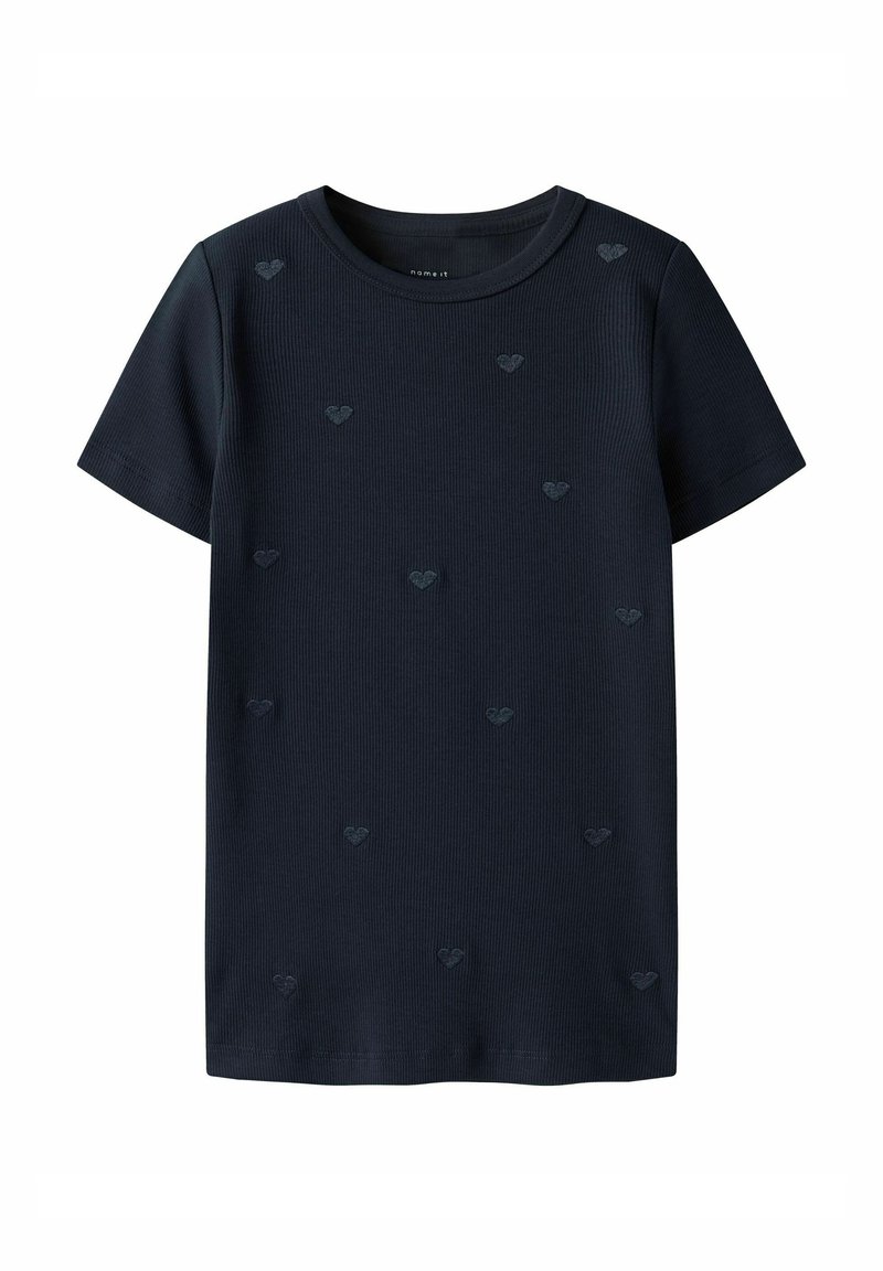 Marineblaues, kurzärmeliges, geripptes T-Shirt mit verstreuten kleinen, aufgestickten Herzmustern auf der Vorderseite.