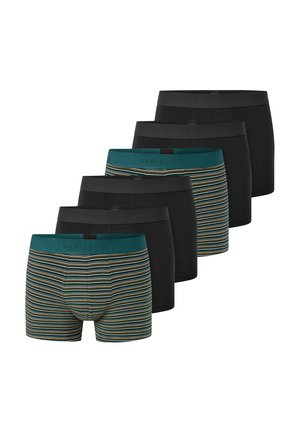 Fem par herreboxershorts i sorte og stribede mønstre med grønne linninger, arrangeret i en forskudt række på en hvid baggrund.