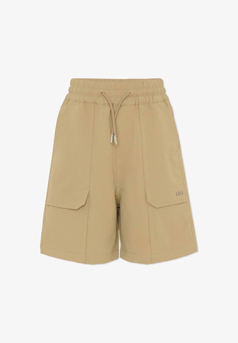 Shorts cargo beiges avec une taille élastique, un cordon de serrage, deux grandes poches plaquées et le logo "BOSS" sur le côté. Texture de tissu douce.