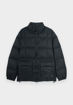 Giacca a vento nera con collo alto, cerniera frontale, due tasche a pattina con bottone e polsini elasticizzati. Tessuto liscio e design trapuntato.