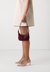 Steve Madden BLAURY - Bolso de mano - crimson