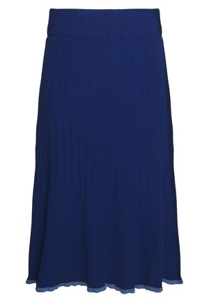 Granatowa dzianinowa spódnica o długości do kolan, prążkowana, z dopasowaną talią i delikatnym rozszerzeniem u dołu z falującym brzegiem.