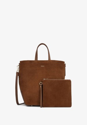 Pruun suede tote-kott, millel on kaks käepidet, eemaldatav õlavarre rihm ja sobituv väike lukuga kott. Siledad nahkaaktsendid.