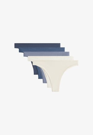 Pet parih thong spodnjega perila v različnih odtenkih: temno mornarska, srednje modra, svetlo modra, krema, z gladkim materialom in brezšivnim dizajnom.