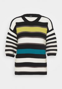 Strikket sweater med horisontale striber i sort, hvid, grå, sennepsgul og teal; har rund halsudskæring og 3/4-ærmer.