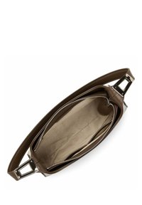 Sac à main en cuir marron avec un intérieur spacieux beige. Comprend une fermeture à glissière, deux poches latérales et des accents en métal argenté.