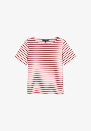 Wit shirt met korte mouwen, gelijkmatig verdeelde horizontale rode strepen en een ronde hals, afgebeeld tegen een witte achtergrond.