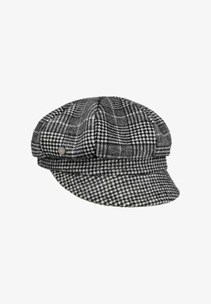 Schwarz-weiß kariertes Schiebermütze mit kurzem Schirm und einem kleinen runden Metallemblem an der Seite.