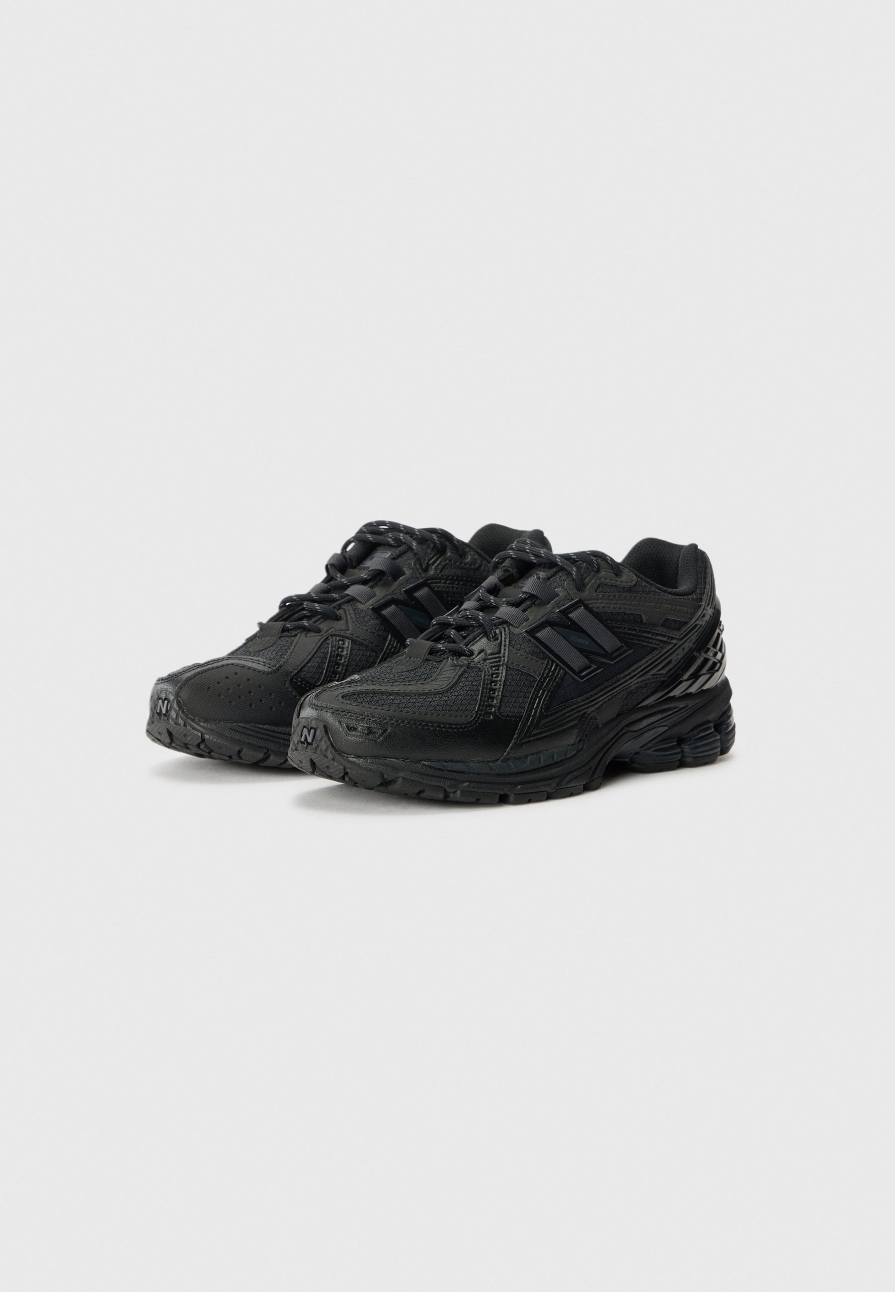 New Balance M1906 UNISEX - Trainers - black - Zalando.co.uk