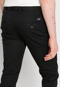 Scotch & Soda MOTT CONTAINS - Chino - black