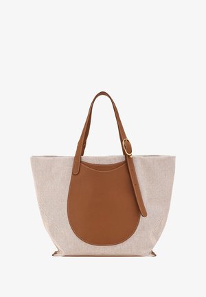 Leinwand-Tasche mit braunen Lederakzenten, ovaler Fronttasche, langen Griffen und strukturierter Oberfläche. Neutrales Farbschema.