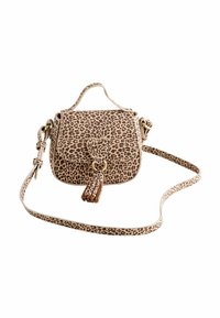 Leopardmønstret crossbody taske lavet af kunstlæder, med et håndtag på toppen, justerbar rem, hjerteformet lås og en frynseudsmykning.