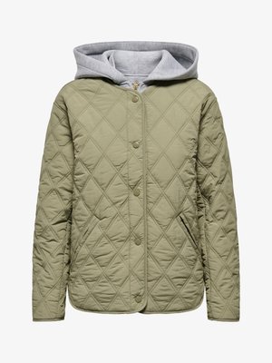 Veste matelassée vert clair avec boutons-pression, poches avant et un sweat à capuche gris attaché à l'intérieur du col.