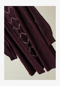 Ausgewählt, burgundy