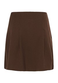 Jupe courte marron avec un motif à carreaux subtil et de légères plis, conçue pour une taille ajustée et convenant à une tenue décontractée ou formelle.