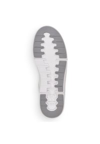 Schuhsohle mit einer weißen Gummibasis, die ein strukturiertes graues Muster aufweist, sowie Rillen, die ein wellenförmiges Design bilden. Nahe der Ferse ist ein eingeprägtes Logo zu sehen.